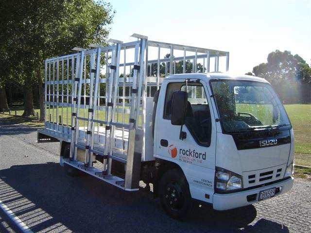 TRAILER AND WINDOW TRUCK FEATURES Metalcraft design and manufacture articulated trailers to meet your