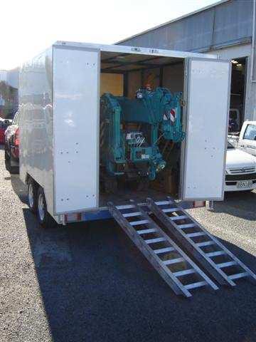 TANDEM SITE TRAILER This 3.5M long x 2200mm high tandem trailer is perfect for site glazing work.