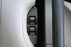 n Turn either dial to adjust the angle and height of the seat cushion to the desired position.