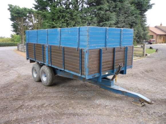weight or their load rests upon or is carried by the pulling vehicle. e. Trailers.