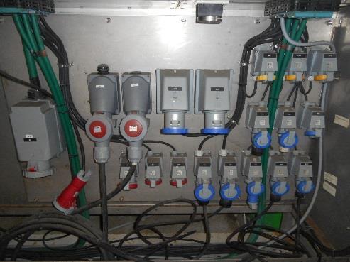 POWER UTILITY STATIONS Connections directly to circuit breakers: Q1 630A, 440VAC, 3P+E, 60Hz Q2, Q3 250A, 440VAC, 3P+E, 60Hz Sockets 440VAC: Q5 125A, 440VAC, 3125-6h, 3P+E, 60Hz Q6, Q7-63A, 440VAC,