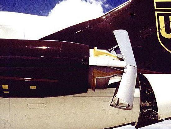 Clam shell thrust reversing nozzles are also frequently used on both military and civilian aircraft. An example of a common design is that used on the DC-9 pictured below.