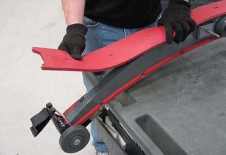 Check the leveling of the rear squeegee every 100 hours of operation. REPLACING (OR ROTATING) THE REAR SQUEEGEE BLADES 1.