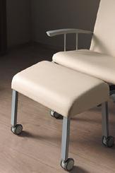The Integral design castors are equipped with a central brake mechanism, which enables the staff to move the patient without