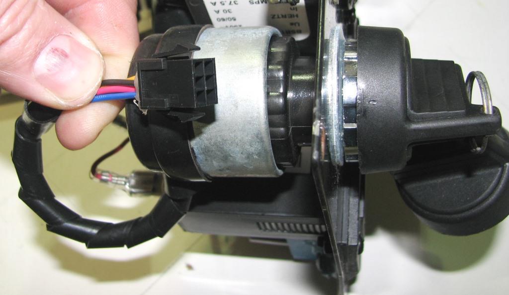 4.4.3 Ignition Switch Inspection Before beginning to test the ignition switch, make sure the batteries are fully charged and the terminal connections are clean and tight (section 3.2). 1.