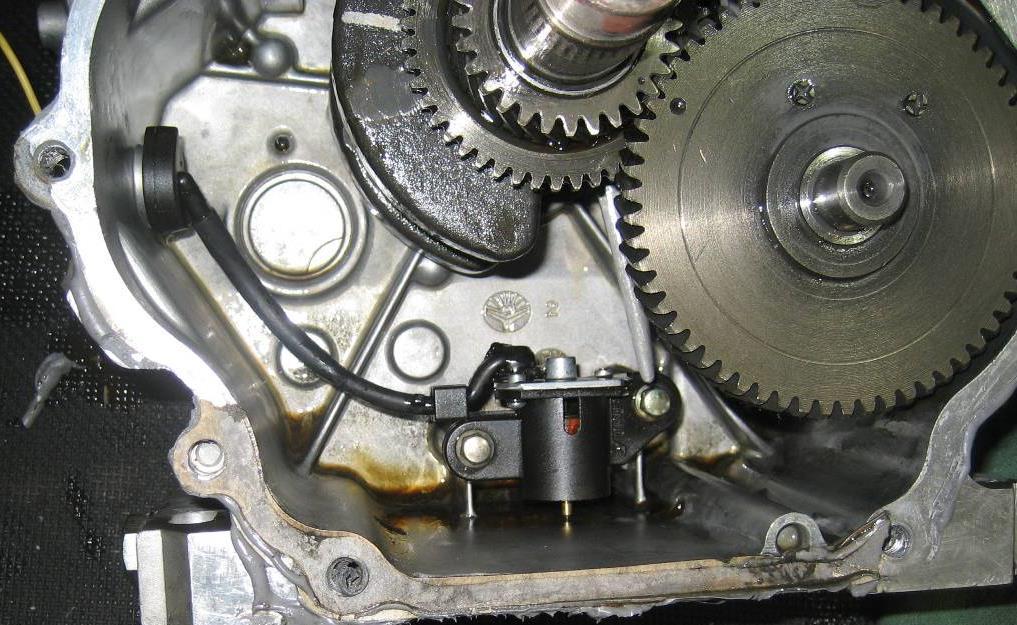5.14.2 Alignment of Timing Marks Use marks to align camshaft gear and timing gear during