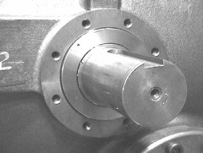 11) Rotor assembly 12) Vi slider 13) Guide block stem and guide block 14) Slide valve 15) O-ring gland 16) Main bearing and side bearing MYCOM 400V SERIES SCREW COMPRESSOR 3-3-1 Mechanical Shaft Seal