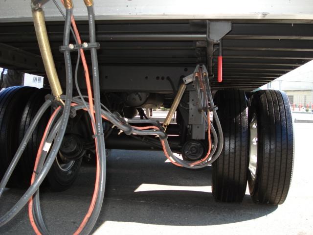 Note: Trailers manufactured prior to 1998 do not have an auxiliary power line