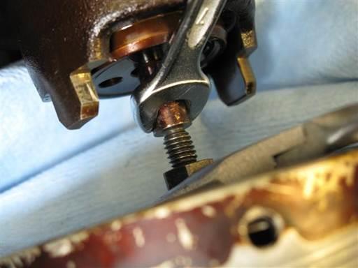 Install pliers on vanos exhaust piston (medium nose pliers).