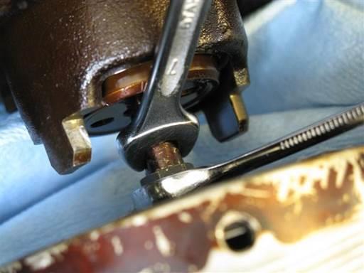 Thread exhaust piston onto splined shaft stud; left hand thread (10mm open wrench / 7mm open wrench).