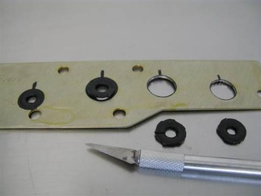 Cut rubber rings from sealing plate (razor knife). Make radial cut from rubber ring inner diameter to sealing plate hole perimeter, then cut along sealing plate hole perimeter.