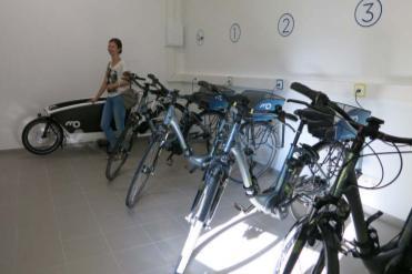 Good Practices (2) Bicycle Garage in empty ground floor spaces Schmalzhofgasse 8, 1060 Vienna Realisation: Viennese
