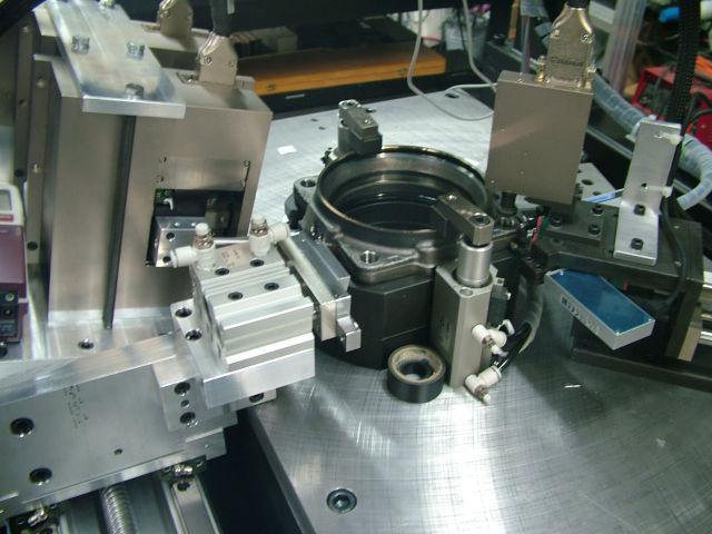The SMAC multi-axis system is able to measure various features simultaneously: external/internal dimensions, threads, bores, grooves while checking for burrs.