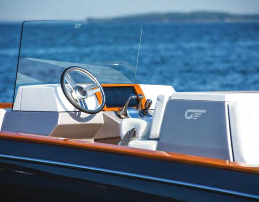 SIMPLE, INNOVATIVE, SOPHISTICATED DESIGN Dasher is the lightest Hinckley Yacht ever created.