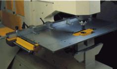 Multistop table Index rail for punching station. Views with protection guard removed.