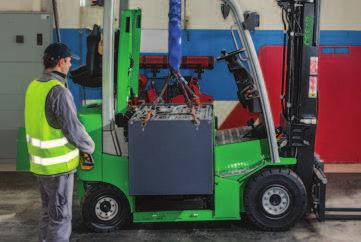 Quick battery removal with fork pockets As an alternative to crane lifting battery removal, it is possible to equip the B600 forklift with a fork pockets tray, that allows the removal of the battery