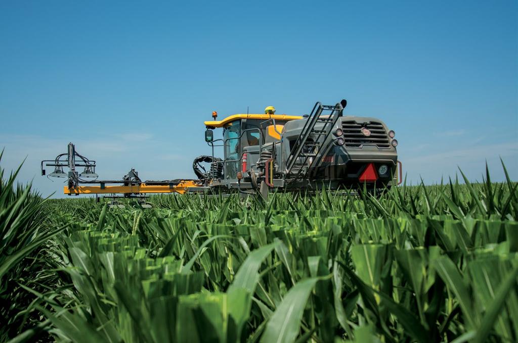 PRODUCTIVITY &COMFORT COMBINED The D400 self-propelled detasseler is designed to serve not only the producer with industry leading capabilities, but also the operator with unsurpassed visibility and