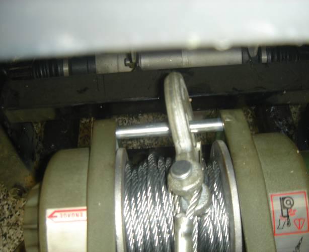 (If not please refer to the above Operating the Winch section). 6 Test the system by alternating between pressing the IN and OUT buttons on the winch control at least 3-5 times.