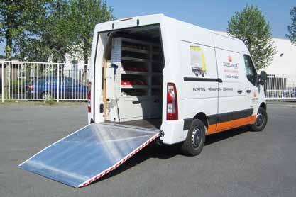 Manual ramp for vans, trucks, trailers and semi-trailers DH-AM.25 1000-2500 kg The DH-AM is a light weight yet robust manual ramp, equipped with a full aluminium platform.