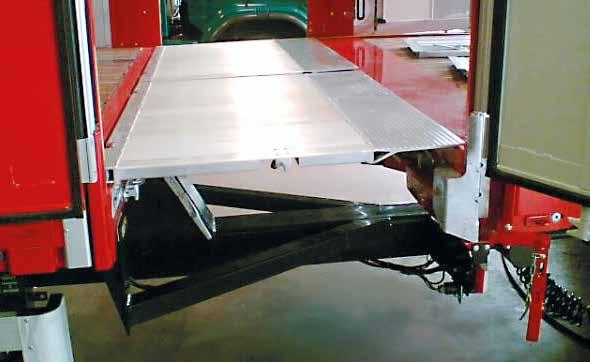 Bridge plate between truck and trailer DH-AP 2x1250 kg The aluminium ramps DH-AP are used for truck-trailer combinations, whereby the trailer is equipped with doors at the front side.