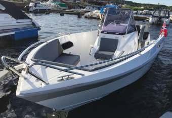 Nordic 22 CC outboard FACTORY FITTED OPTIONS: bow thruster 1 912,00 trim tabs 652,00
