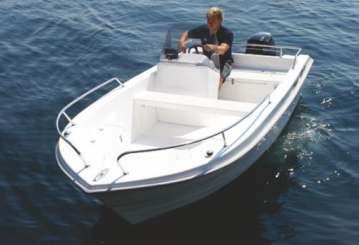 4,8 m Beam: 1,8 m Boat