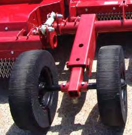 Bush Hog Features Axle spindles are in halves for quick and economical service. Center section blades closely align with center section wheel to better cut the bottom of ditches.