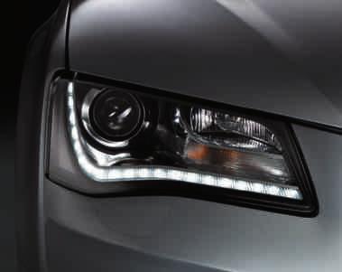 100 Lights and mirrors, exterior equipment Lights xenon plus The headlights utilising durable gas discharge technology for dipped and high beam ensure intensive illumination of the road and provide