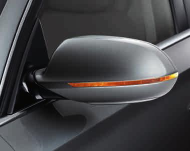 Exterior lighting: courtesy lighting on the underside of the door handles, LED door handle lighting to facilitate entry and exit in the dark; automatically activated when the doors are unlocked;