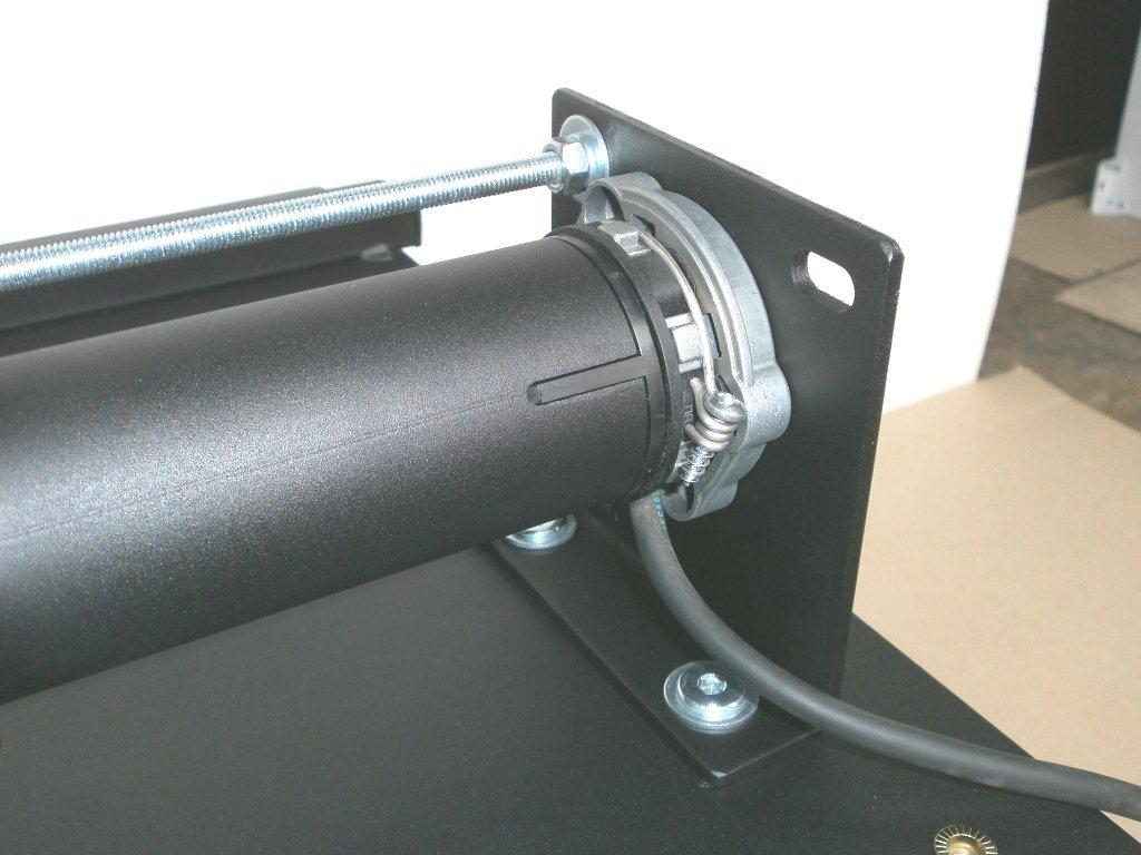 (8) Please check the motor universal bracket is securely fastened to the motor mounting bracket.
