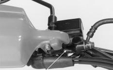 FRONT WHEEL/SUSPENSION/STEERING XL200 Connect the front brake switch