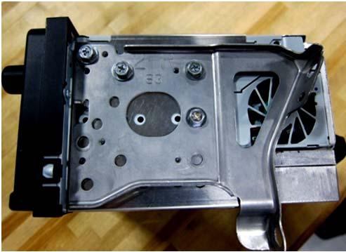 RH 2-R Radio Mounting bracket, Screwdriver, (M5x8) Screws (x4) 2-R RH bracket stamping (f) With the Radio fan side facing upward, place the Right Hand (RH) radio mounting bracket, stamped 2-R on top
