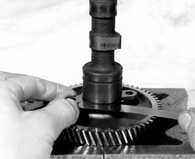 Standard value Usable limit Fig. 3-78 Thrust play of the camshaft Install the thrust plate and cam gear on the camshaft.