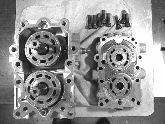 CHAPTER 5. HYDROSTATIC TRANSMISSION 4.3. DISASSEMBLY (1) Remove the port block. a.