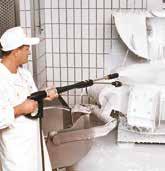 Ročna razpršilna pištola Kärcher High-End: tudi pri velikih količinah vode zagotavlja minimalne izgube tlaka. Zahvaljujoč medeninasti zlitini izpolnjuje posebne zahteve industrije za živila.