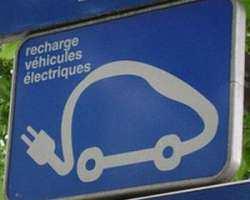 Polnjenje IUSES Energetska učinkovitost v industriji Baterije v električnih avtomobilih je treba redno polniti.