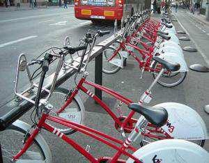 4.1.1.3.2 Izposoja koles IUSES Ttrajnostni transport & mobilnost Veliko je ljudi, ki bi radi kolesarili, a kolesa ne morejo imeti, saj doma nimajo prostora zanj. Rešitev je v izposoji koles.