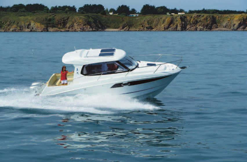 easier manoeuvring Space and light: on-board comfort - Panoramic U-shaped saloon for persons - 6 berths: owner s cabin forward + mid cabin + convertible saloon - -panel door, opening roof hatches,