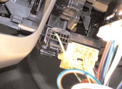 LOCATE BLACK CONNECTOR S8 BEHIND STEERING WHEEL CONNECTOR AT RIGHT SIDE OF SUB ASSEMBLY. FIGURE 16. REMOVE CONNECTOR.