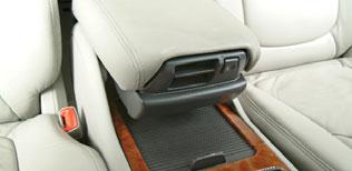 Rear Sunshade : Press and release the rear of the passenger s side switch (B) to express-open the sunshade over the 2nd-row seats.