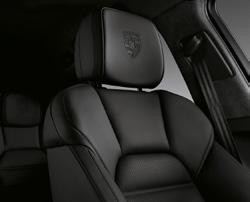 A lasting The Porsche Crest is embossed on the headrests of the front and rear seats. Sapphire Blue Metallic and the leather key pouch edged in the interior colour Black.