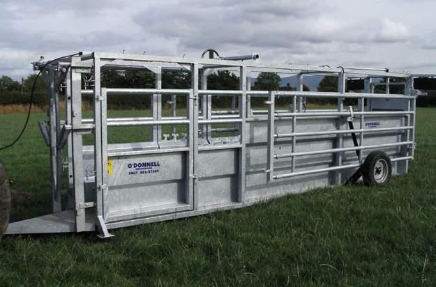 Cattle Crush 25ft long with hydraulic lift axle Rear opening gate operated from side Checker plate