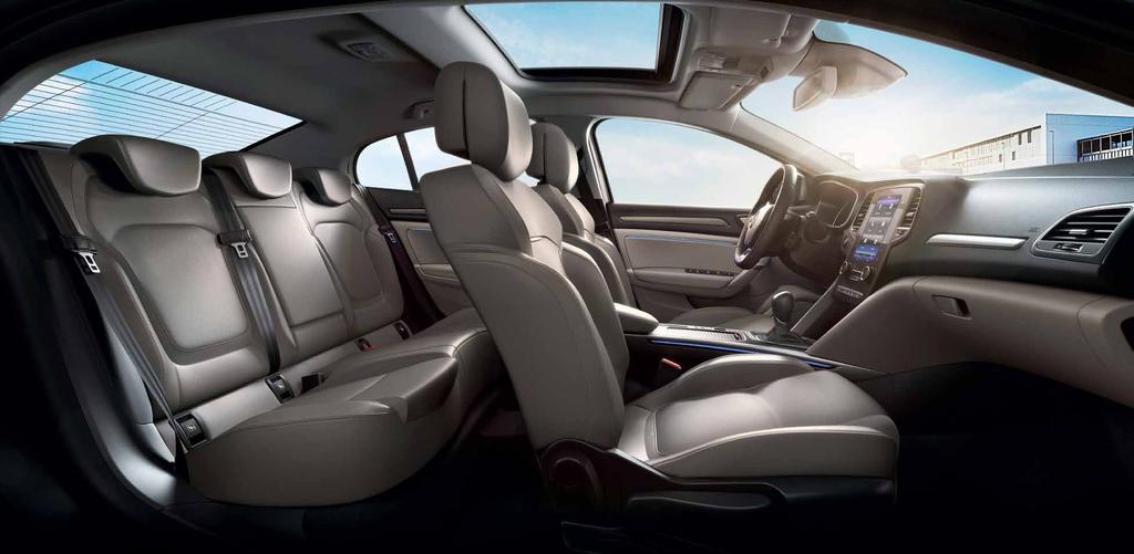 Attention to detail To illuminate your journeys and bring light into the passenger compartment, New MEGANE expands your horizons with its glass sunroof.