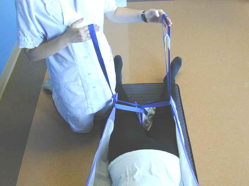 SLINGS Sling attachment to Carry Bar 1. Ensure the sling is properly placed around the patient according to the instructions above. 2.