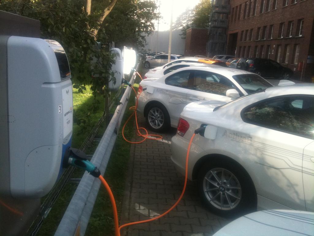 Piloting Using EVs for Wind Energy Storage Project German Ministry of Energy funded Project for Smart Charging Objective Managed (scheduled) charging to absorb