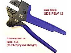 SDE Equipment Revised: April 2010 SDE SA 9-1478240-0 - Base Tool without Die-set An alternative to PRO-CRIMPER III & SDE DA hand tools, but with different features and a different geometry Accepts