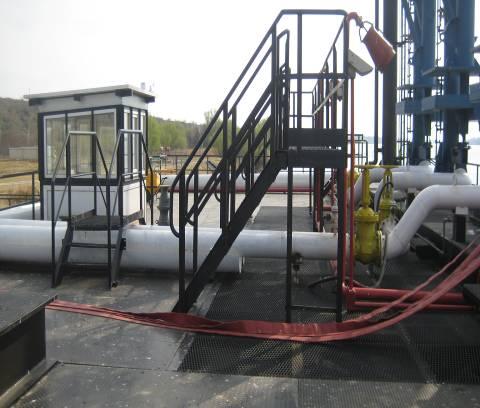 The oil-products un/loading arms (made in Germany) ensure hermiticity to the whole pipelines and armatures connection system; The platform/deck of the jetty is designed to collect