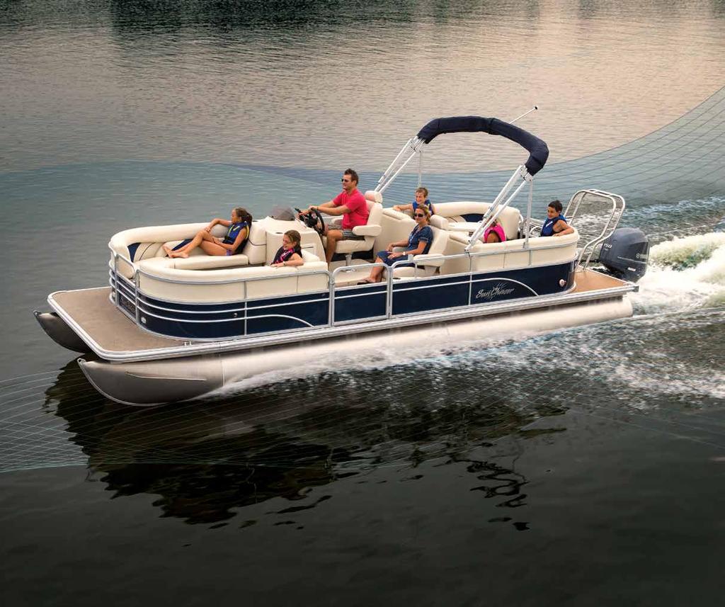 8524 LR DH SHOWN WITH OPTIONAL AFT SYNTHENTIC TEAK FLOOR, SKI TOW & EXECUTIVE HELM PACKAGE.