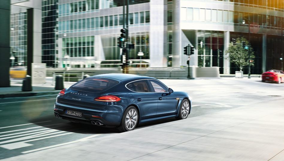 Models Panamera 4S Executive 13 The mark of a good leader: taking things into your own hands and always seeing the full picture. The Panamera 4S Executive.