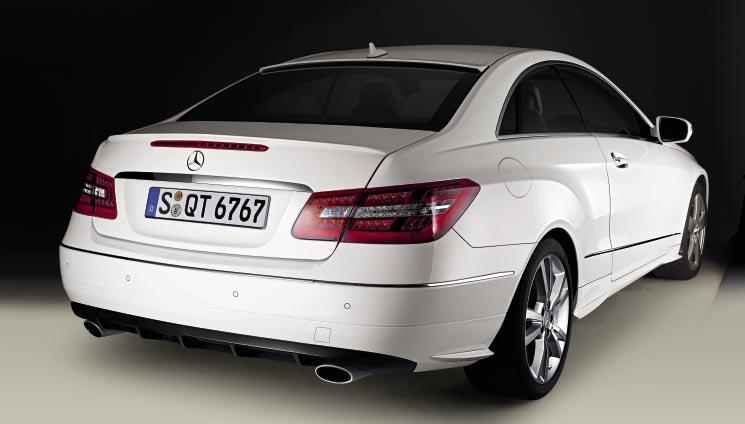 F Roof spoiler Elegantly elongates the roof line of your E-Class available for Coupé only G Rear spoiler Discreet spoiler, fitted to the boot lid, subtly accentuating the rear contours of the E-Class